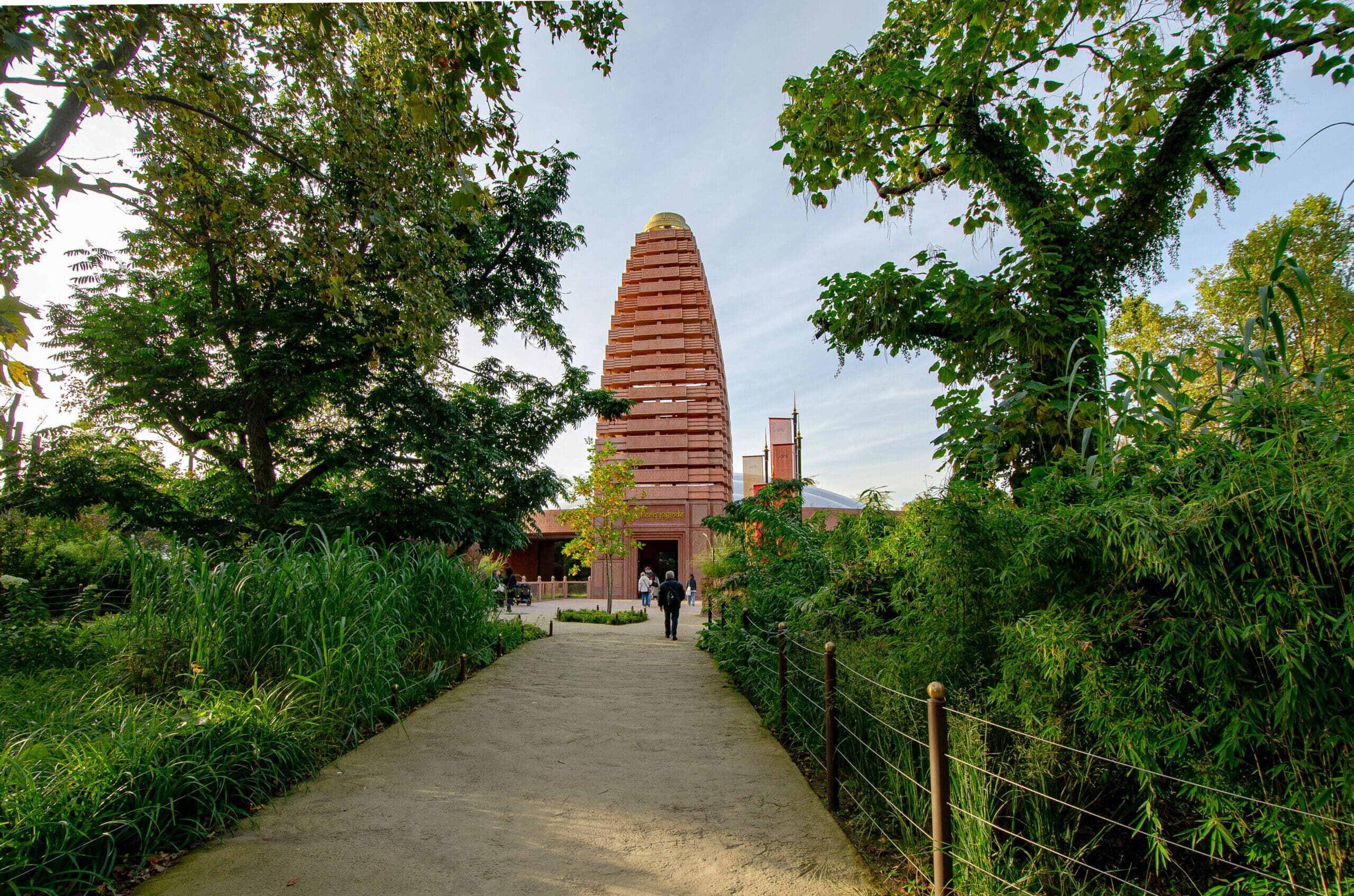 BNB Nashorn Pagode Zoo Berlin 3 0x0