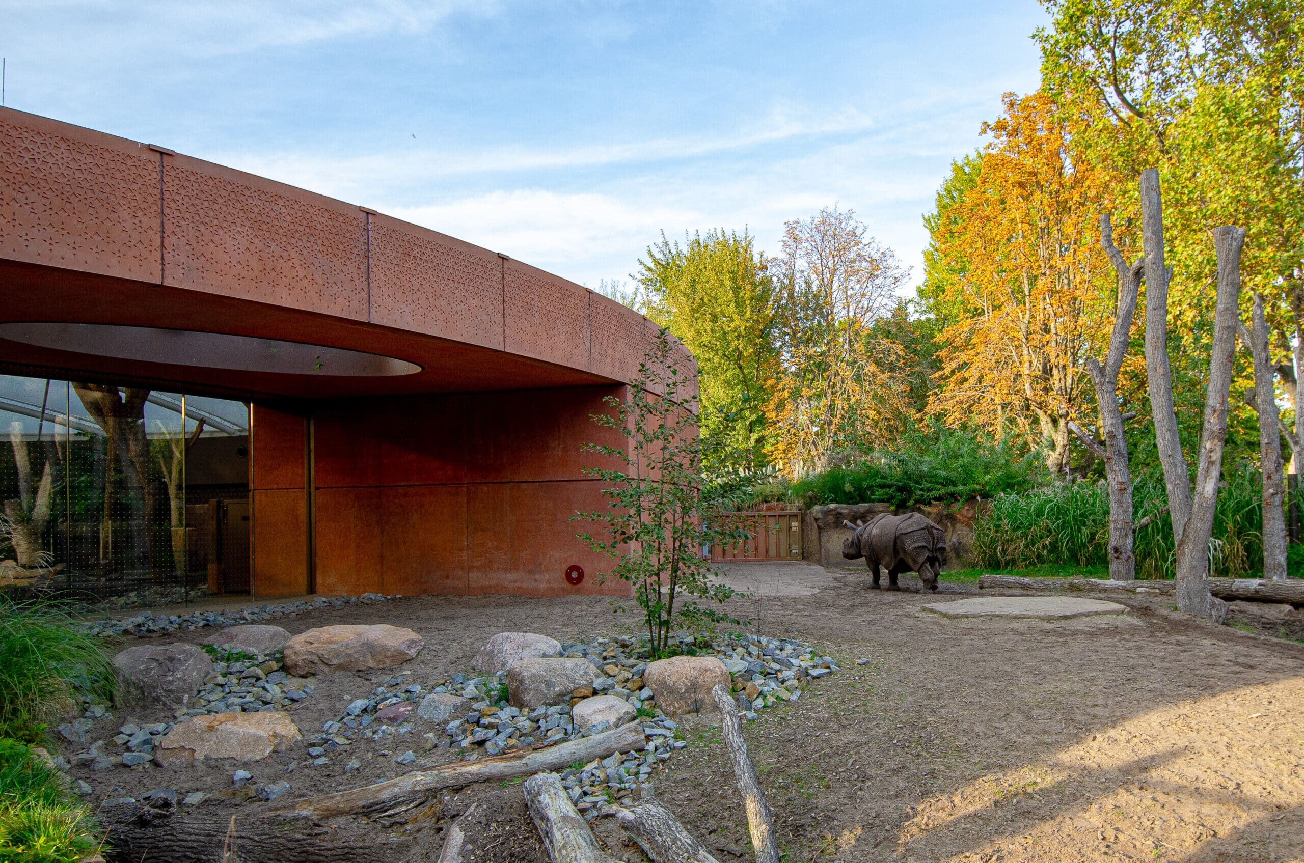 BNB Nashorn Pagode Zoo Berlin 4 0x0