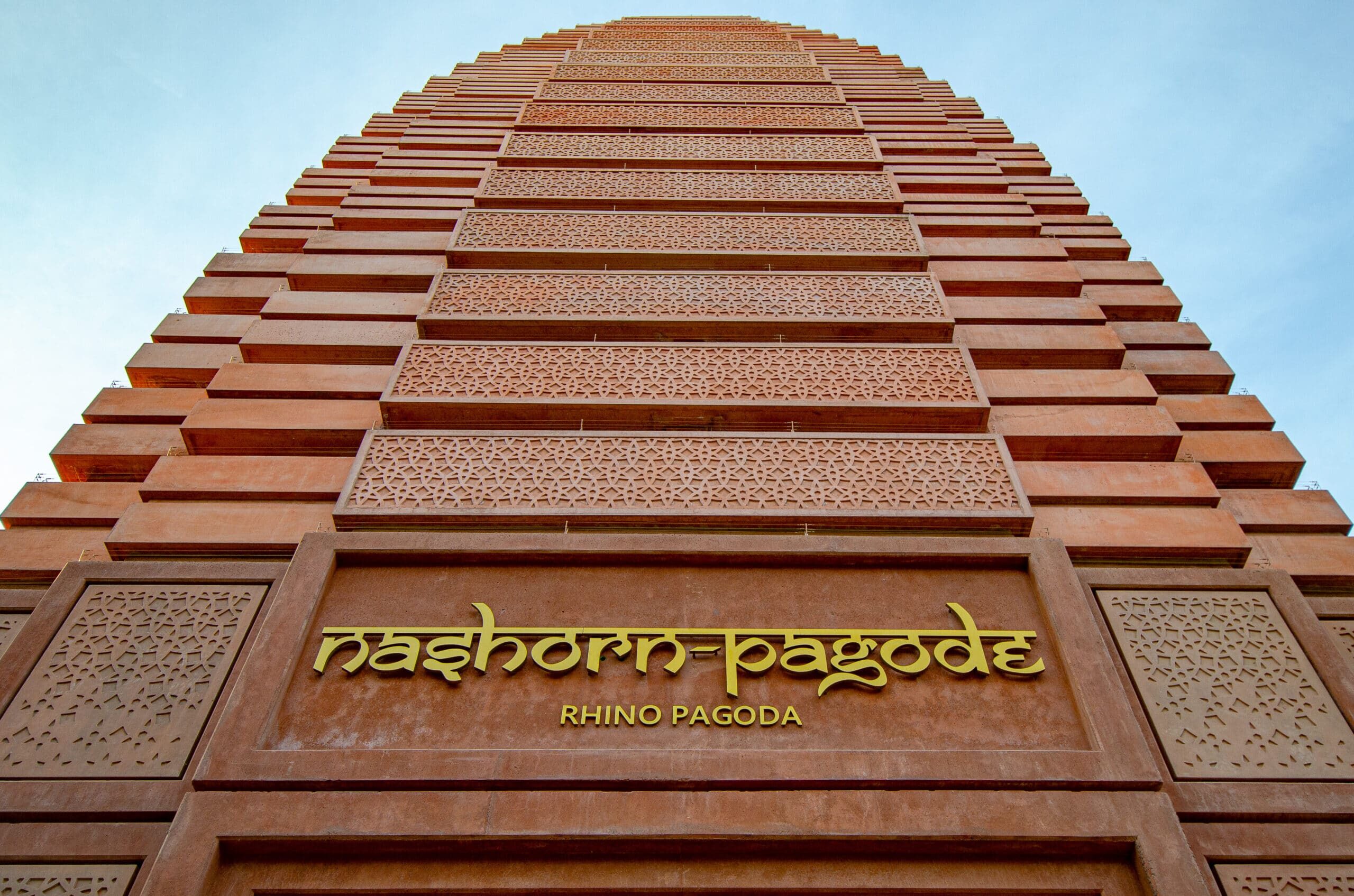 BNB Nashorn Pagode Zoo Berlin 8 0x0